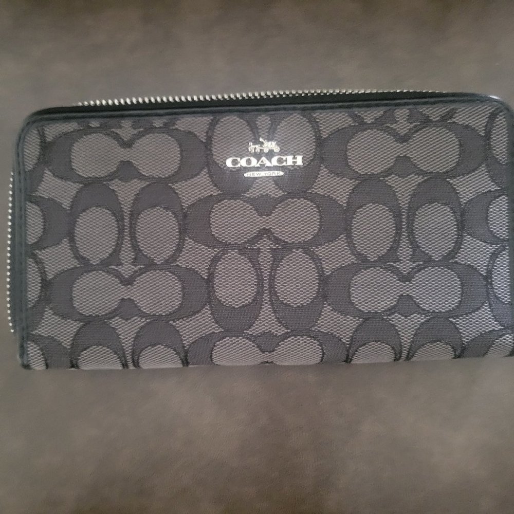 Authentic Signature Coach Long Zip Wallet Black Grey